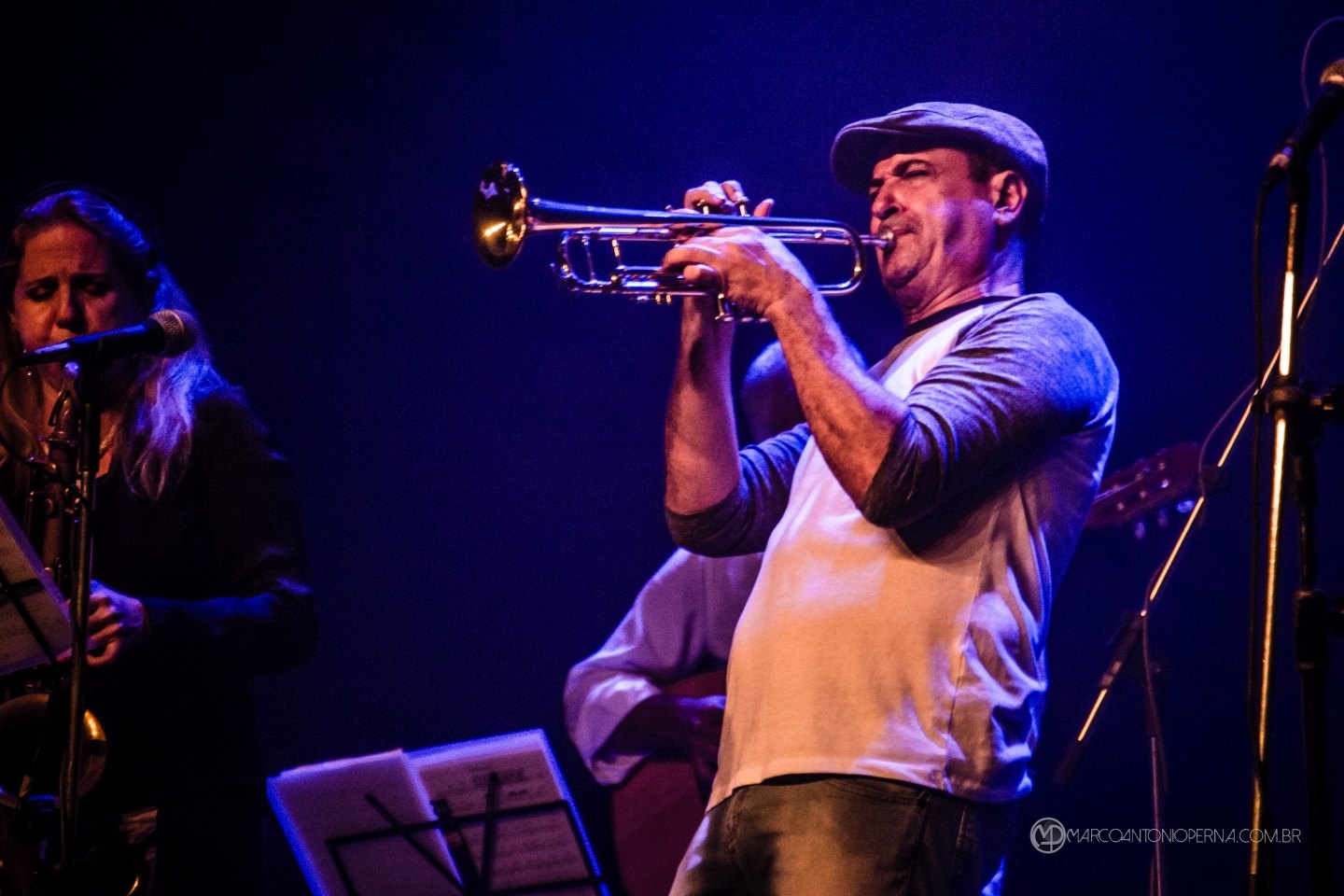 Com Dani Spielmann (sax), Silvrio Pontes (trompete), Alexandre Maionese (Flauta Transversa), Domingos Teixeira (violo), Rodrigo Villa (baixo), Xande Figueiredo (bateria), Jovi Joviniano (pandeiro), urea Martins (cantora), Joo Carlos Ramos (bailarino), Carol Marques (bailarina). Sala Baden Powell - Rio.