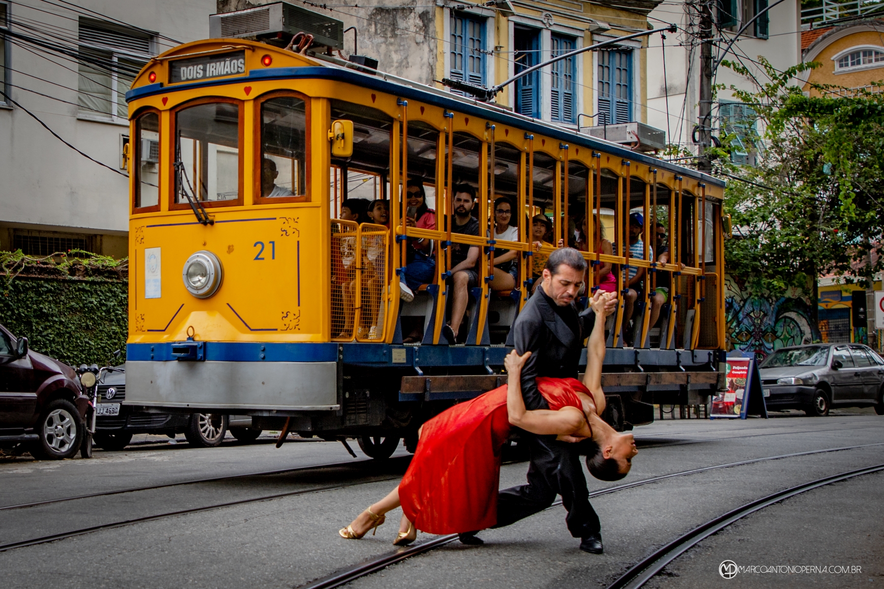 Ensaio fotogr�fico em Santa Teresa, Rio de janeiro - Bailarina: @LaureQuiquempois Vestido : @avantpremiereatelier Make : @katia.lima_pd - Dan�arino: Luciano Bastos - 20241101